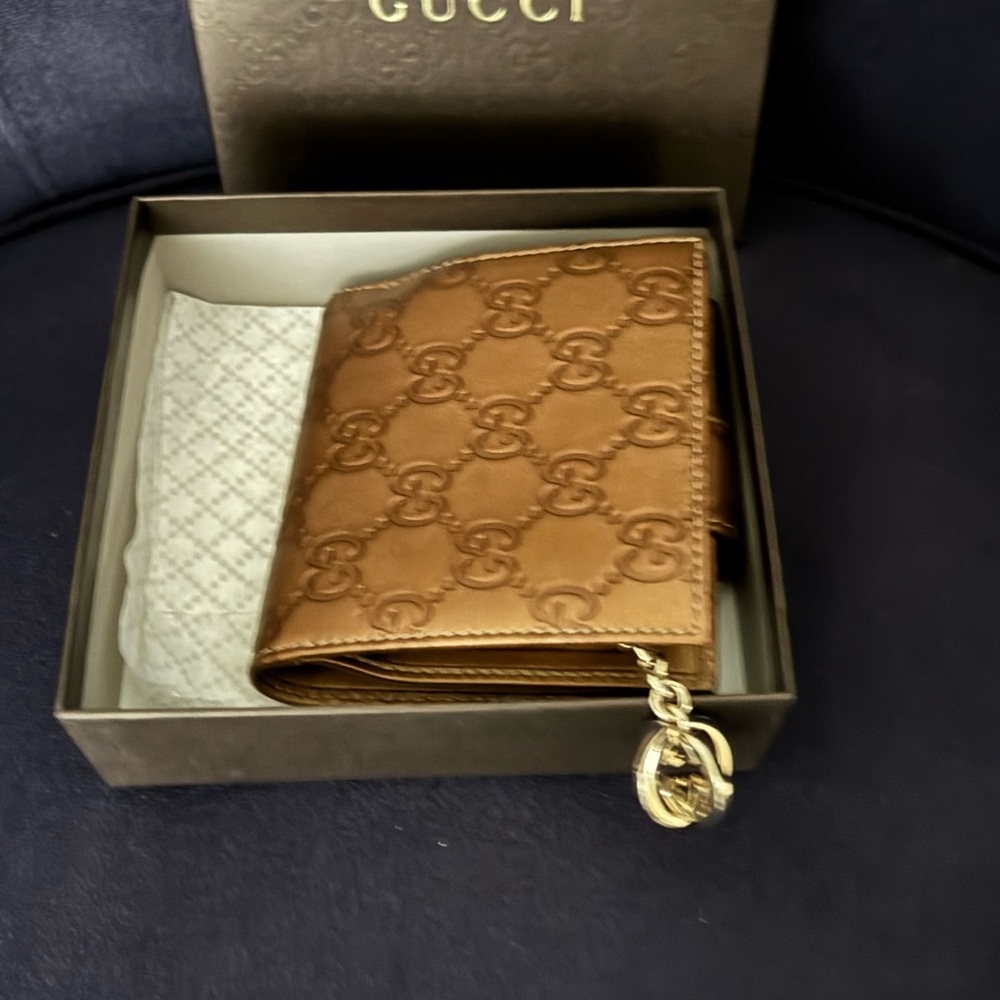 Authentic Beautiful Gucci Wallet. Bronze color. NWOT